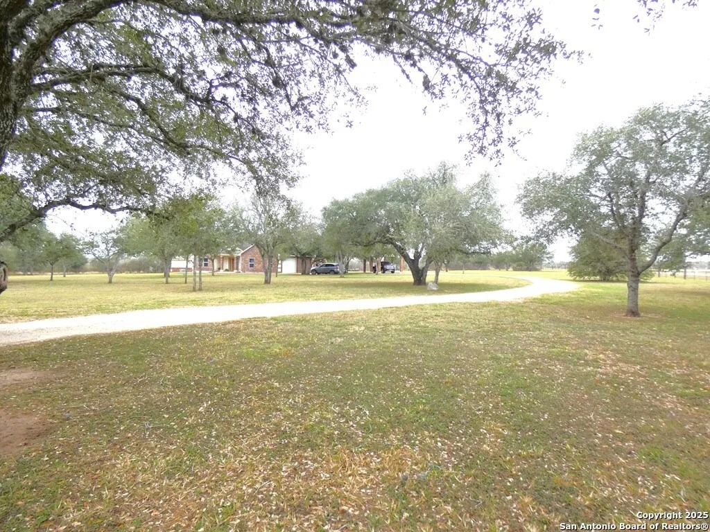 Photo of 283 Live Oak Rd