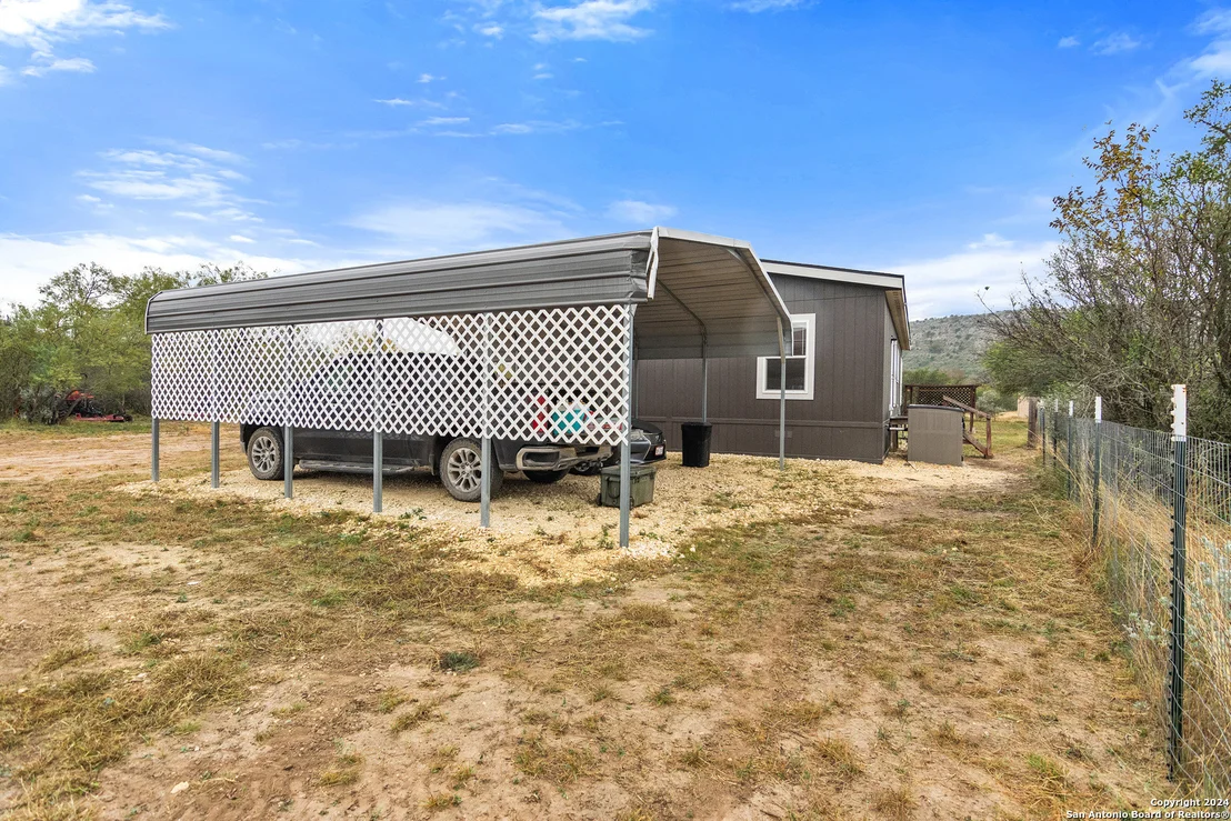 Photo of 1140 Private Road 2415