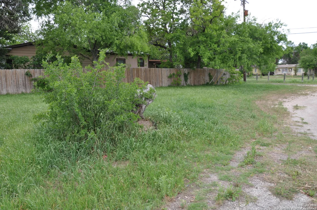 Photo of 411 ADRIAN DR