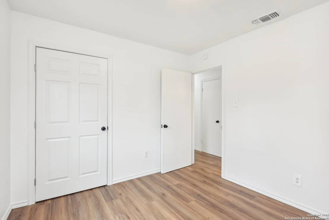 Photo of 843 Deely Place