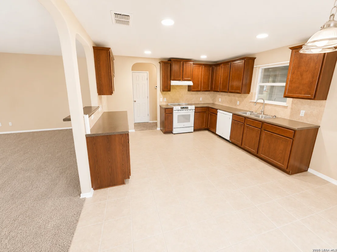 Photo of 535 DIANA DR