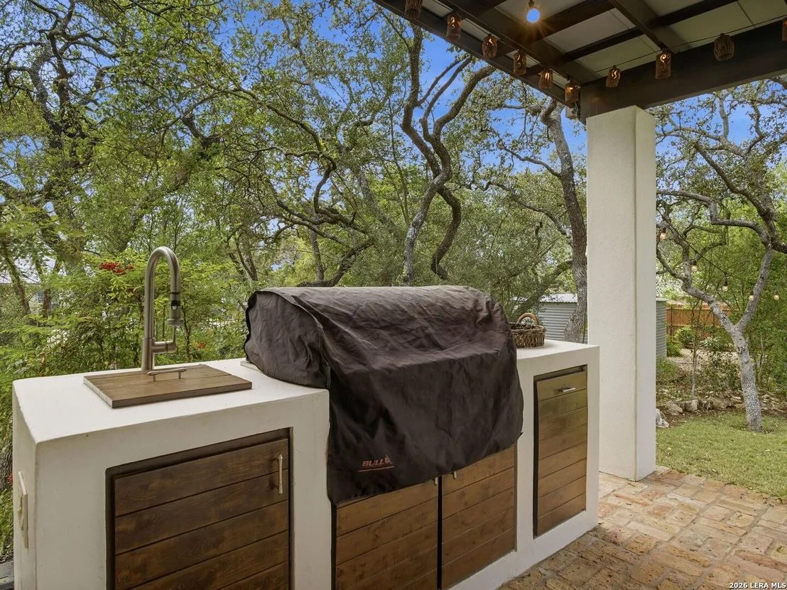 Photo of 2355 Oakland Bend