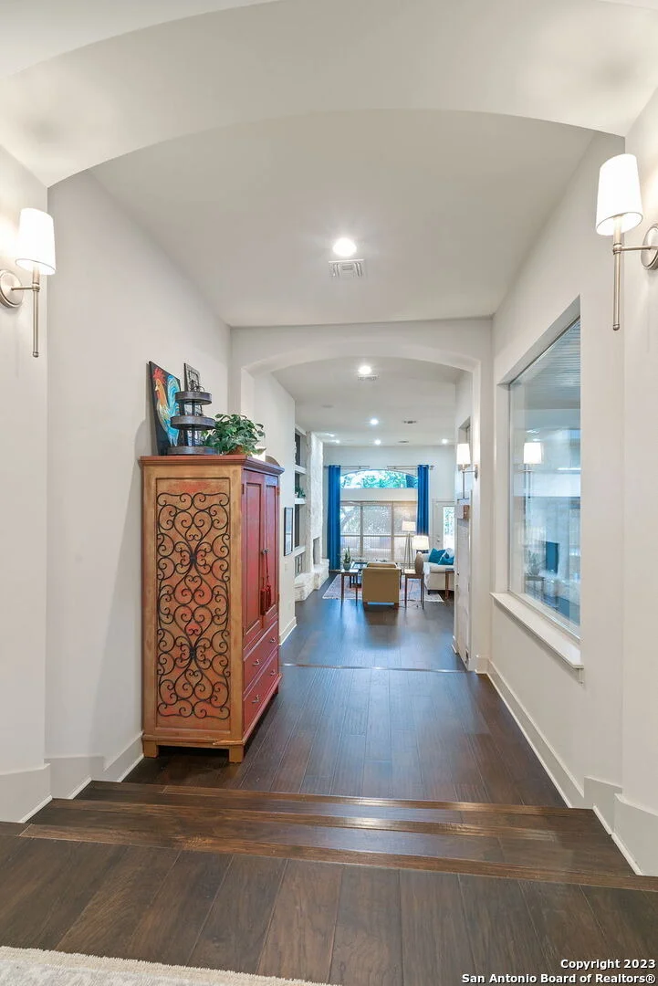 Photo of 8 Benchwood Cir