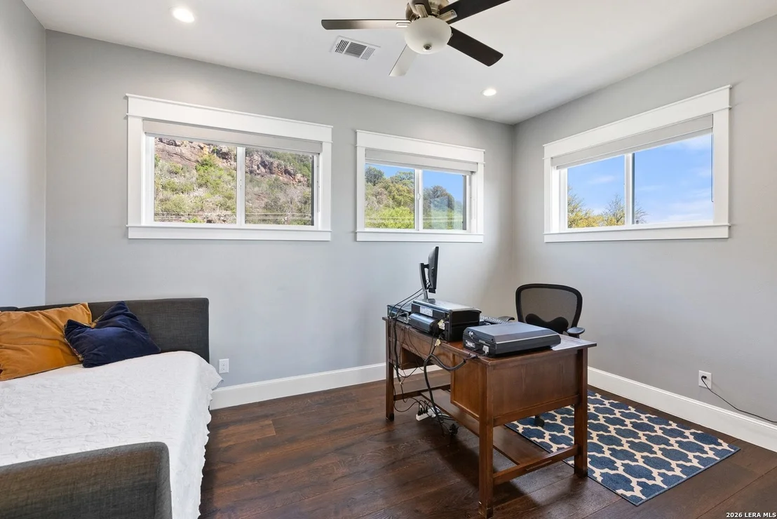 Photo of 926 Scenic