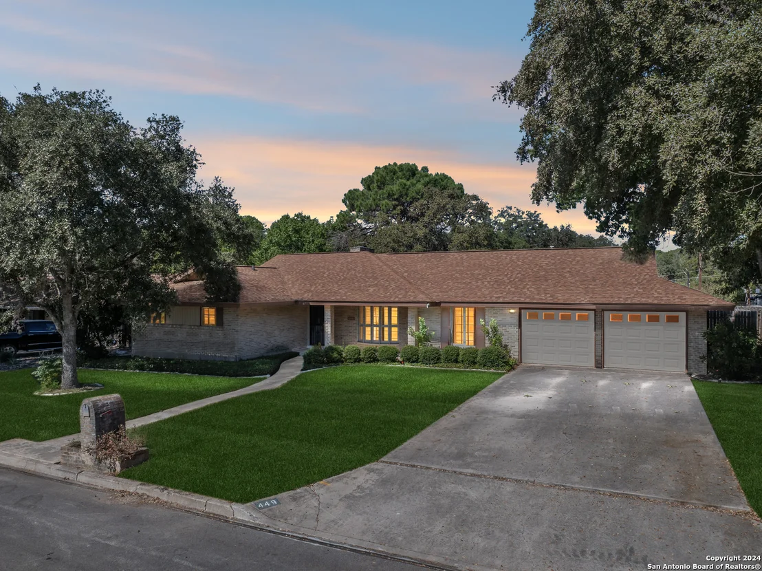 Photo of 449 GOLFCREST