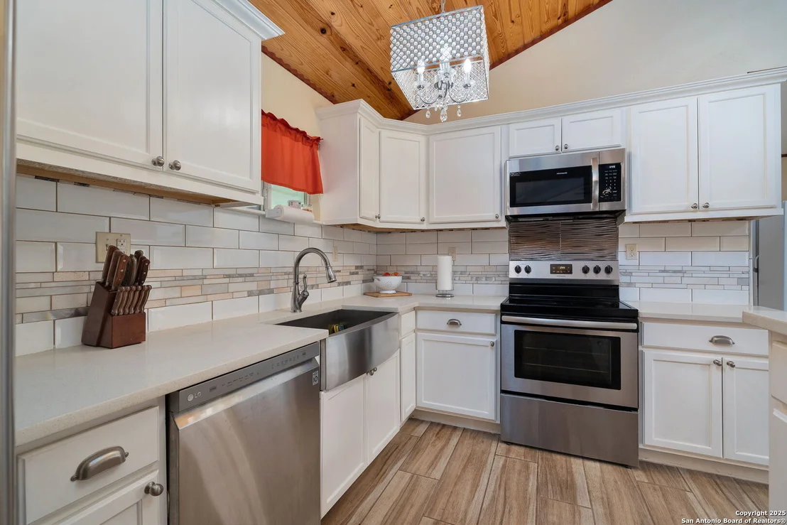 Photo of 404 Lake Rd