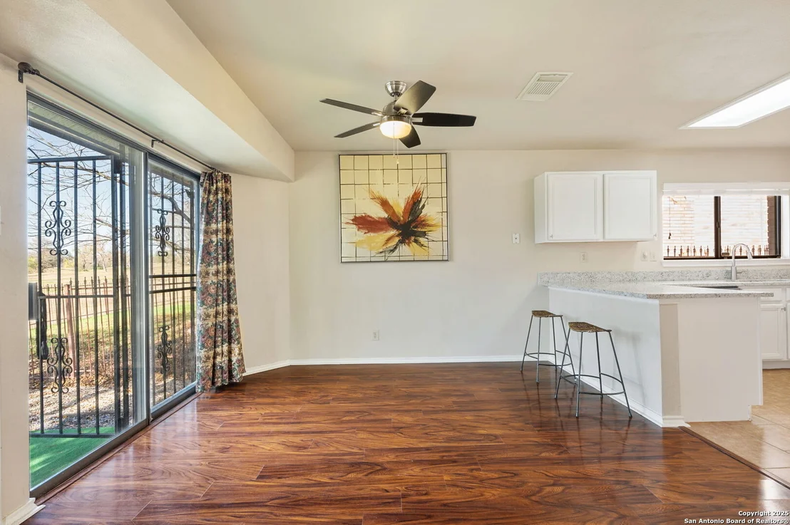 Photo of 7423 LEGEND POINT DR