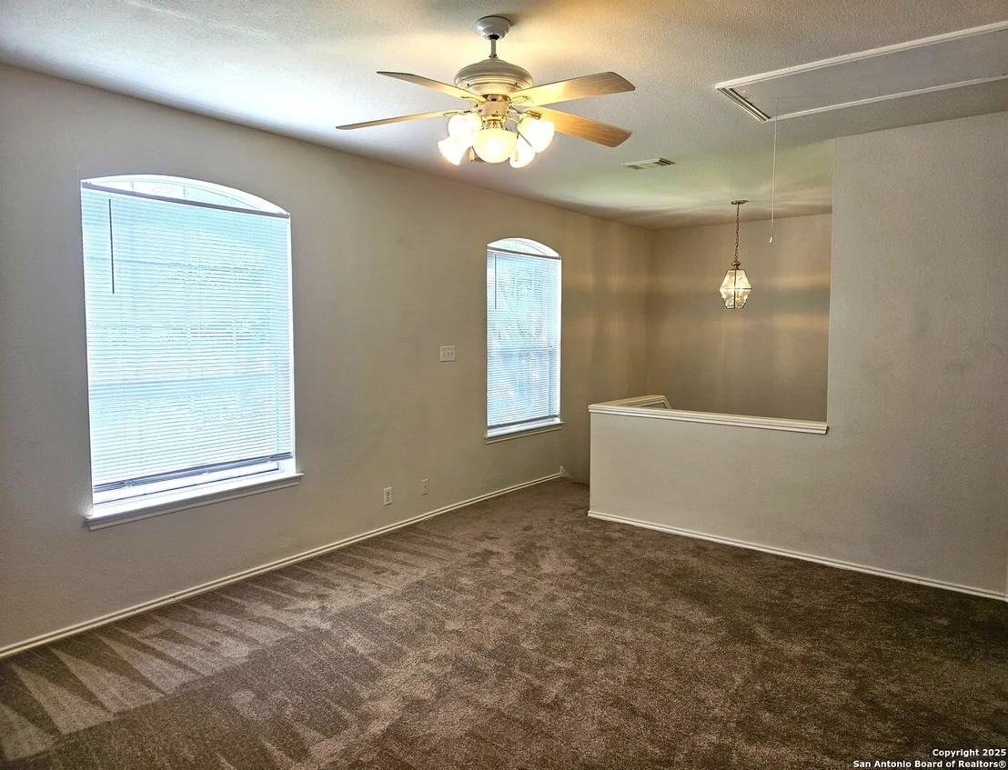 Photo of 237 TAPWOOD LN