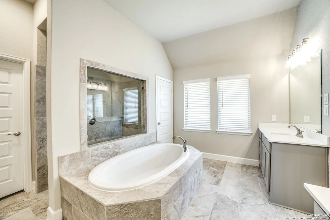 Photo of 2131 Thayer Cove