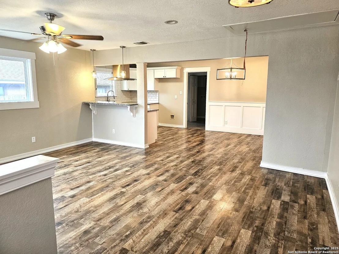 Photo of 4751 Lark