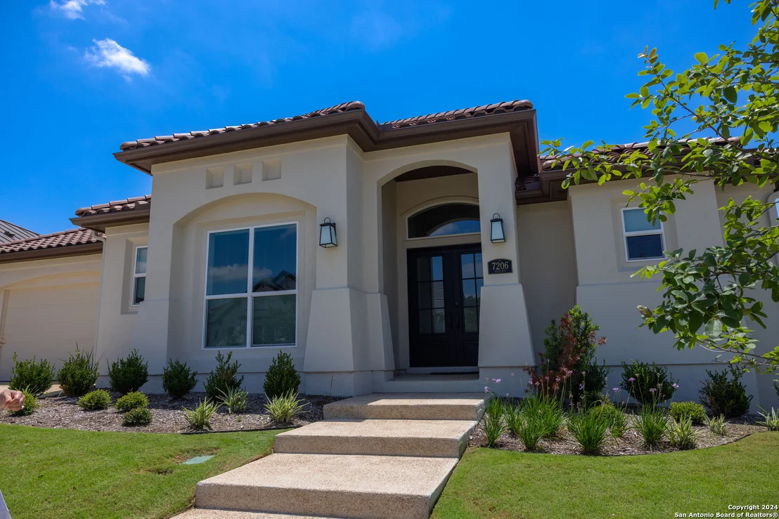 Photo of 7206 BLUFF RUN