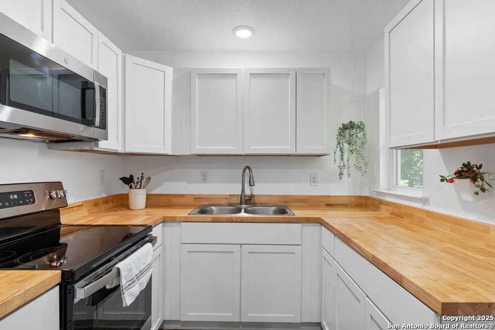 Photo of 338 TOMROB DR