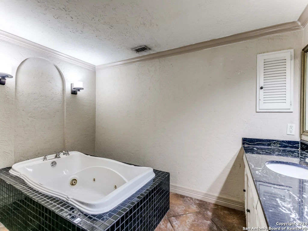 Photo of 10111 iron oak