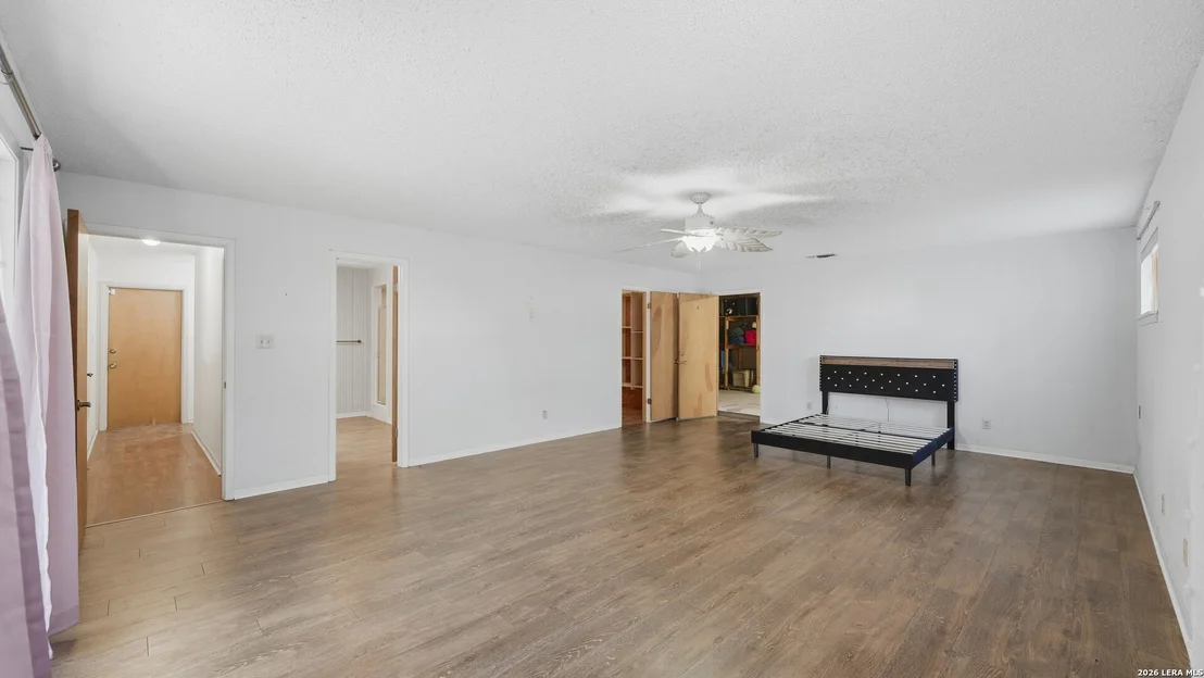 Photo of 132 W Outer Dr
