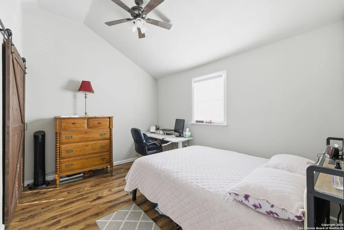 Photo of 2183 Hiline