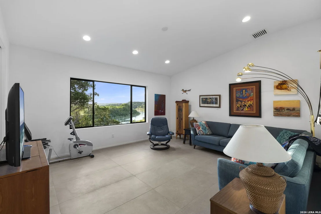 Photo of 352 Arthur Ct
