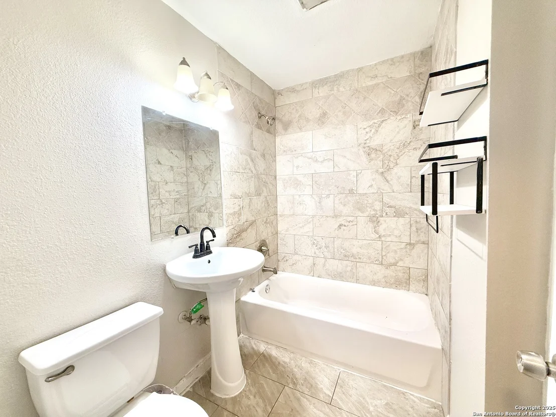 Photo of 1419 W Malone Ave.