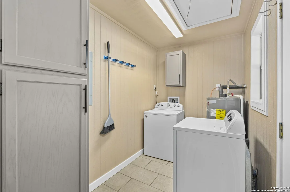 Photo of 592 Oakridge Trail