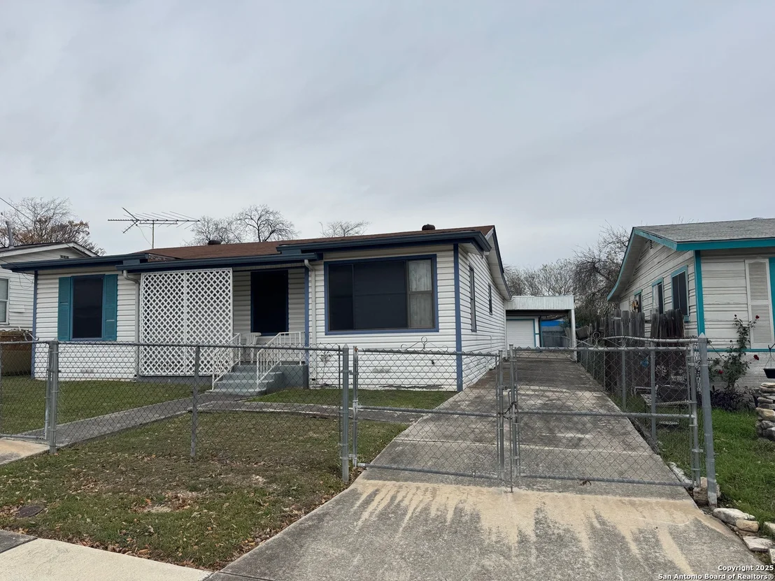 Photo of 347 Calle LA GLORIA