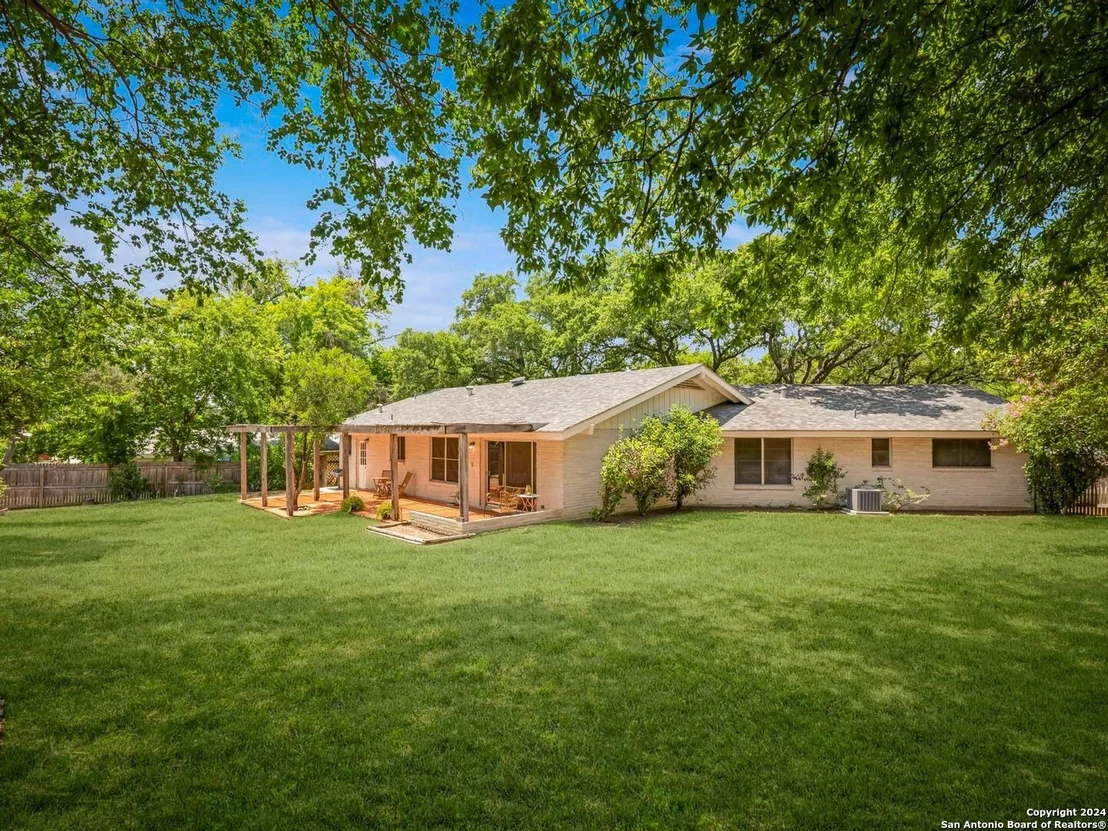 Photo of 108 LABURNUM DR
