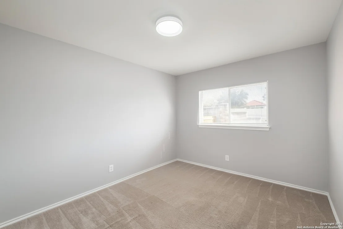 Photo of 7403 Legend Point Dr