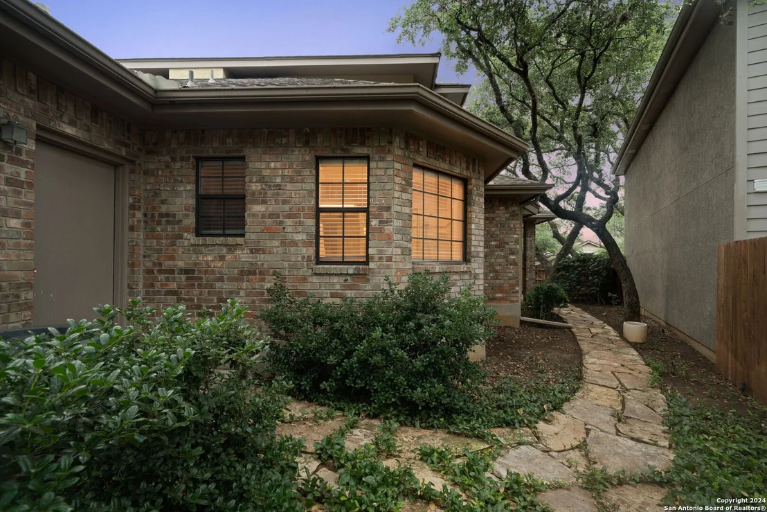 Photo of 15731 DEER CREST