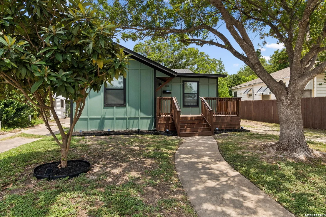 Photo of 923 CHICAGO BLVD