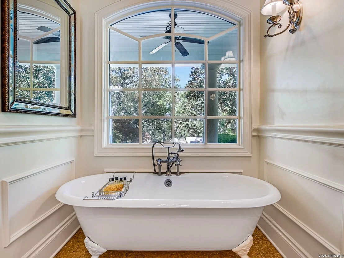 Photo of 914 Moonlight Dr