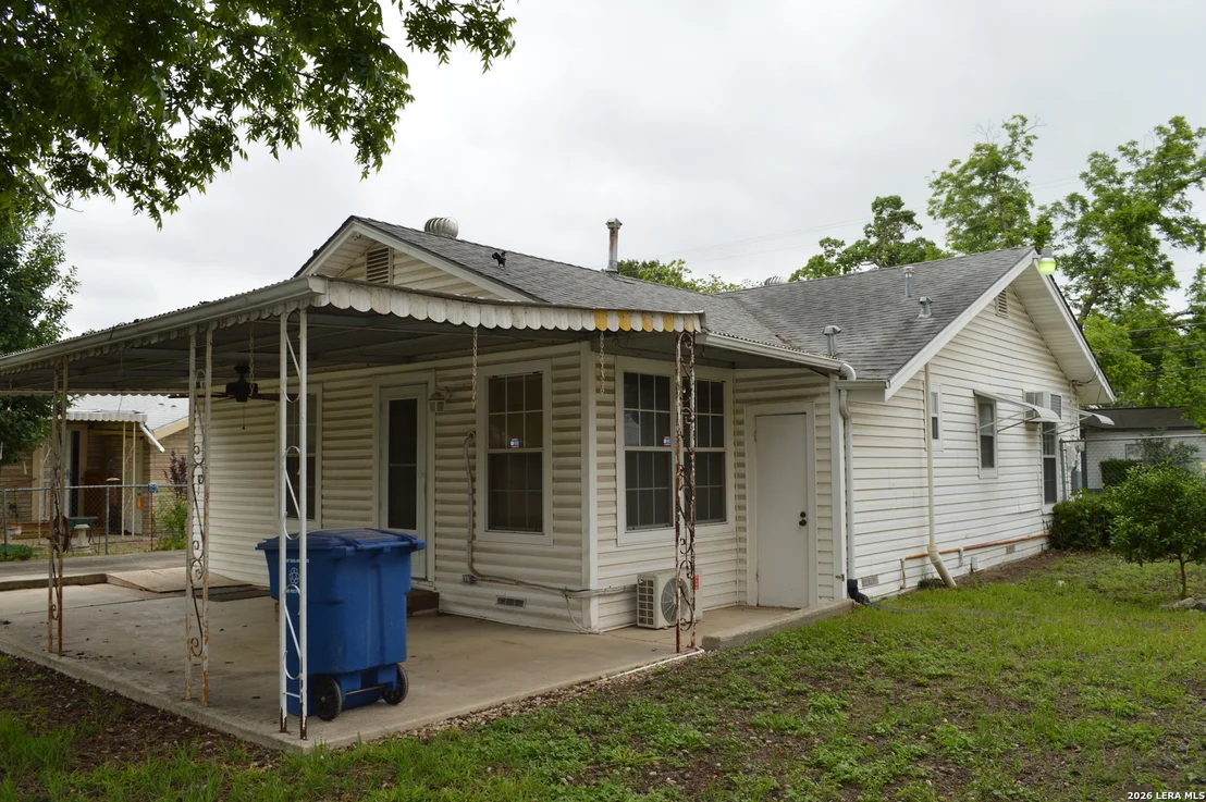 Photo of 425 Robert E Lee