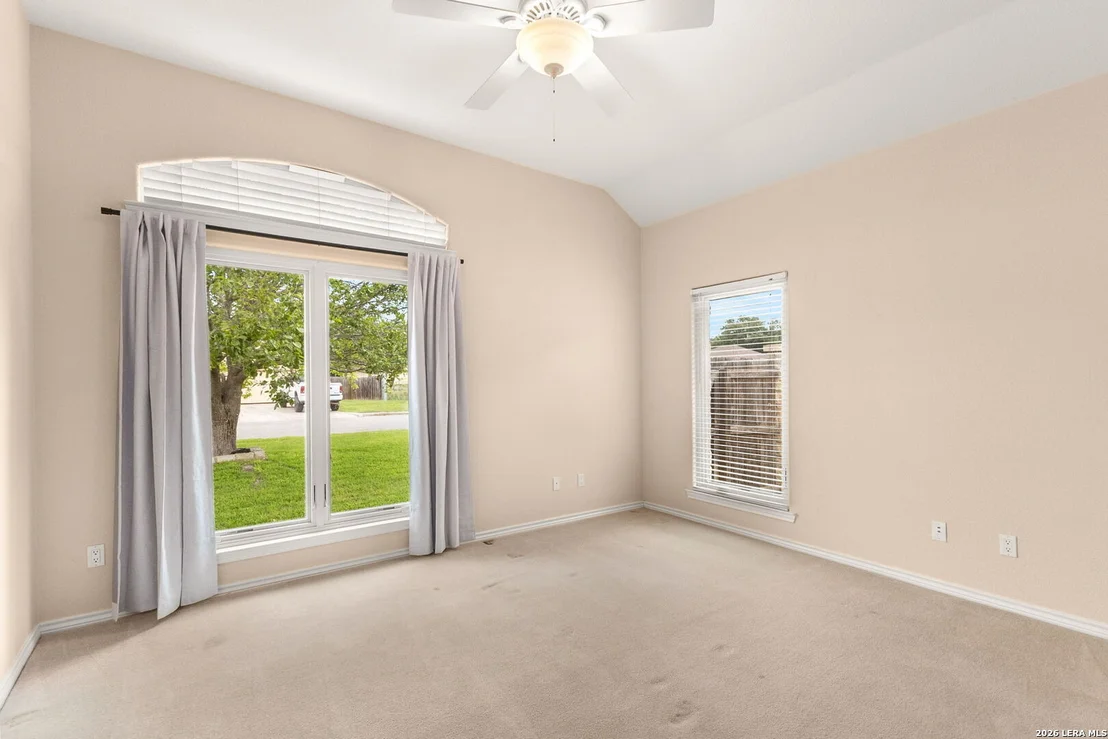 Photo of 809 Saint James