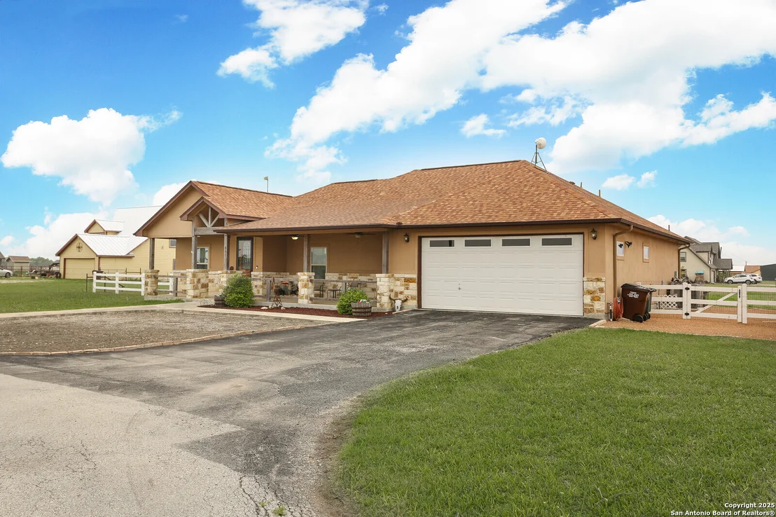 Photo of 861 County Road 464