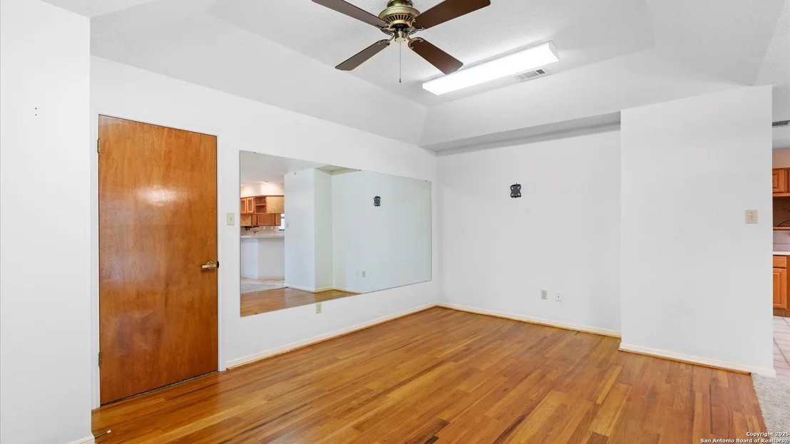 Photo of 927 Earl