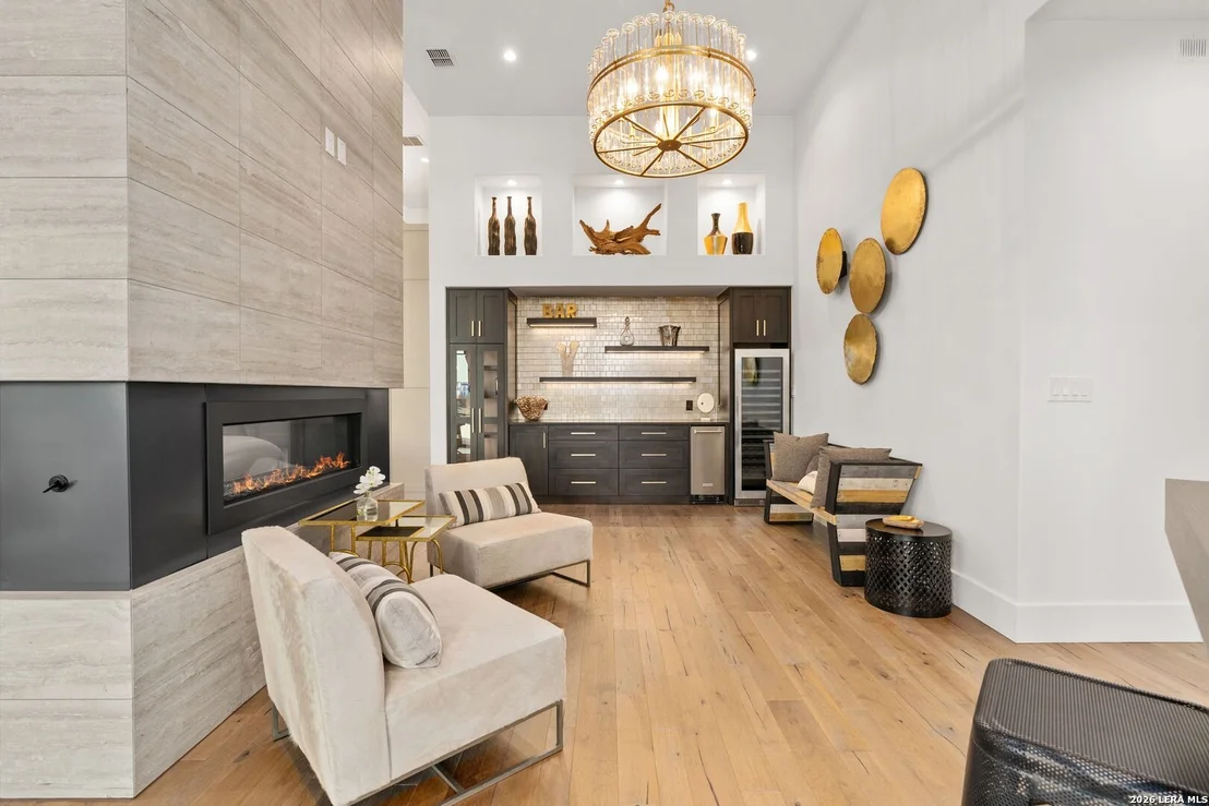 Photo of 121 Greystone Pt