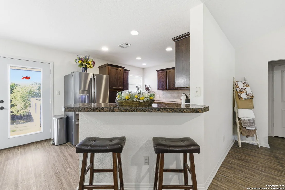 Photo of 2183 Hiline