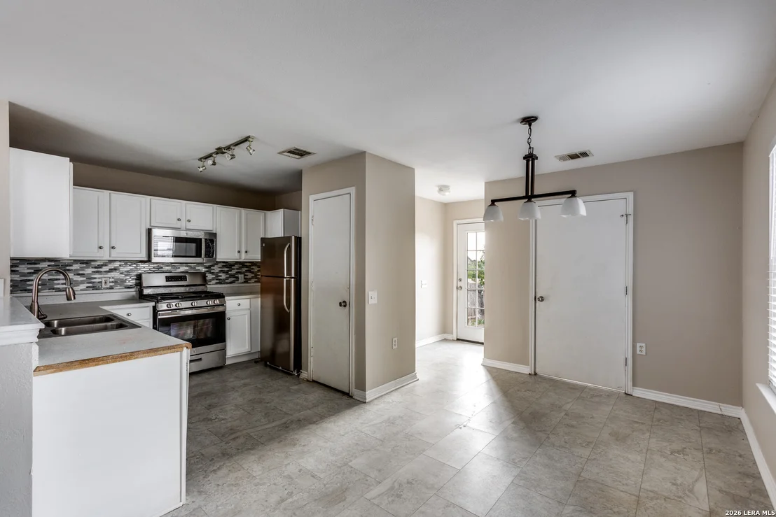 Photo of 11812 Lima