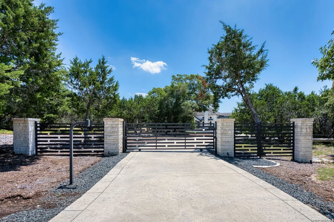 Photo of 121 Greystone Pt