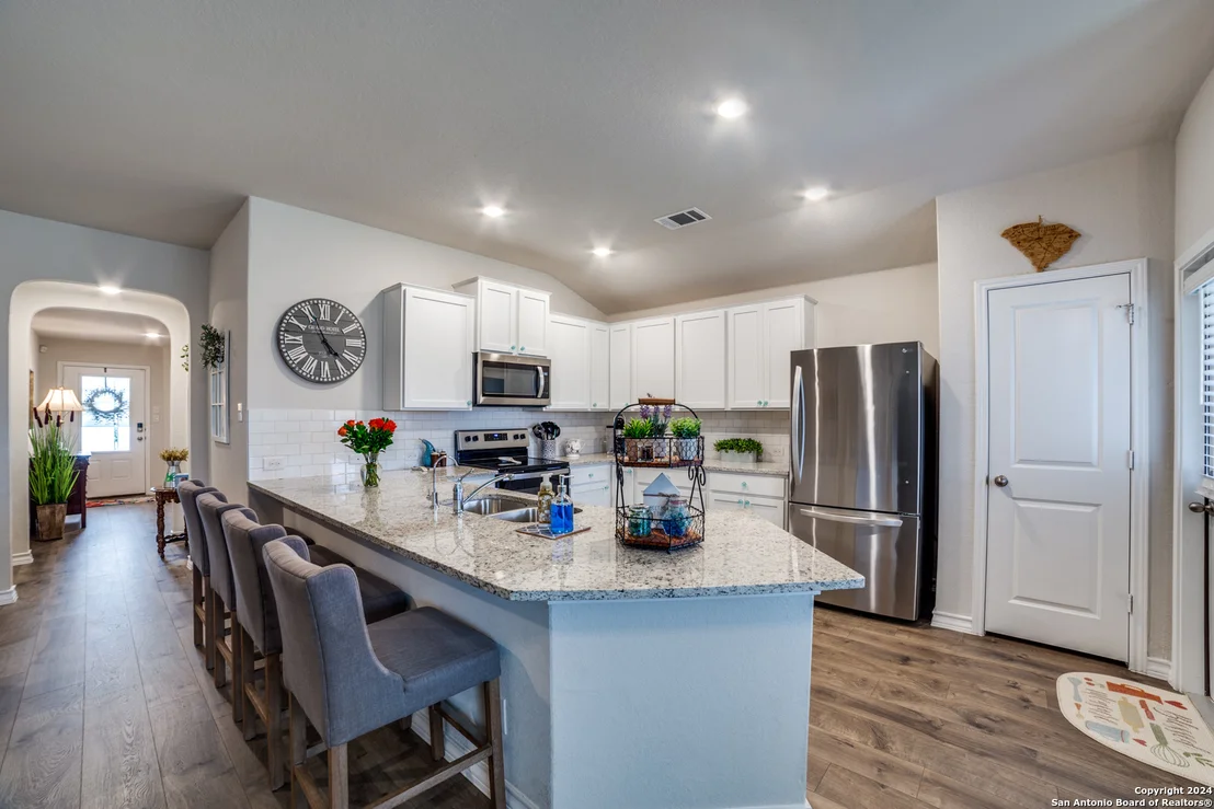Photo of 414 SABINE RIV