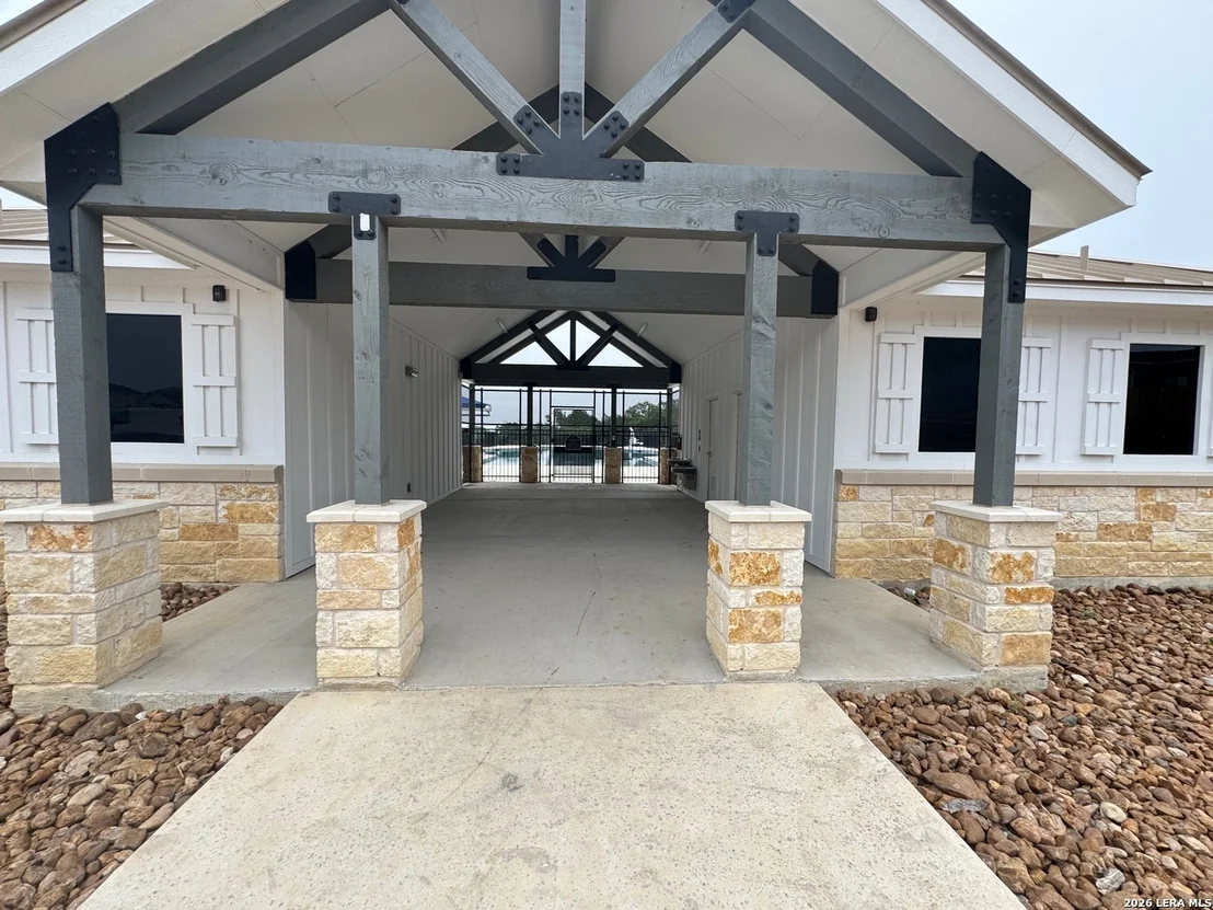 Photo of 218 W FLOWING RIVER DR