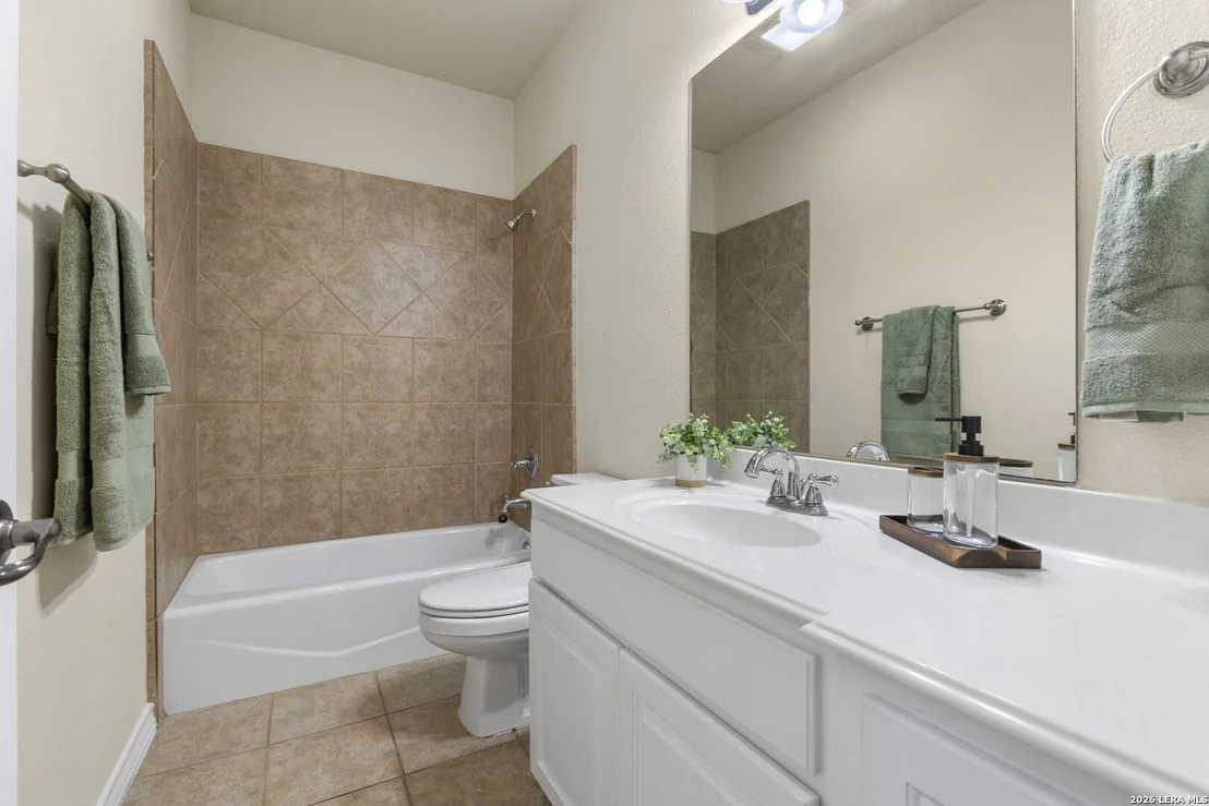 Photo of 128 Comal Oak
