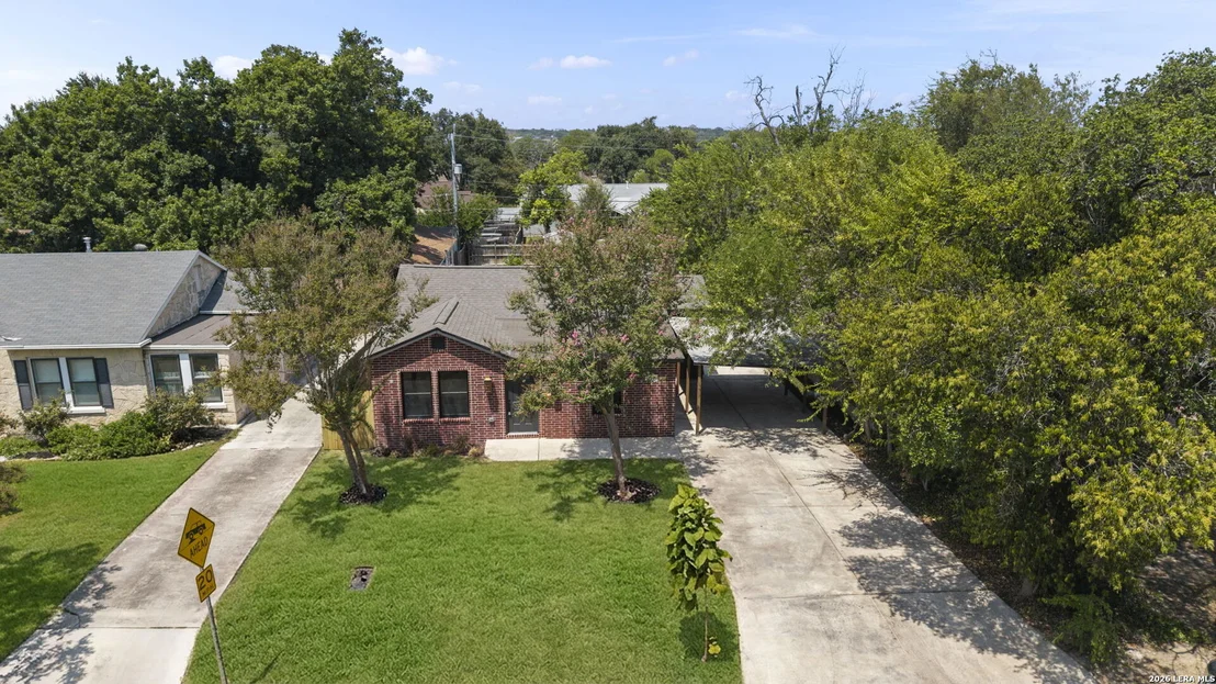 Photo of 219 THORAIN BLVD