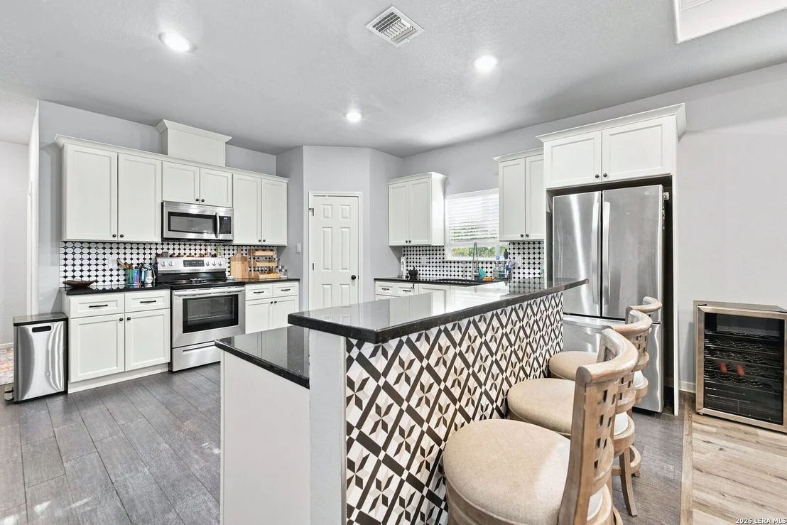 Photo of 212 W Baylor