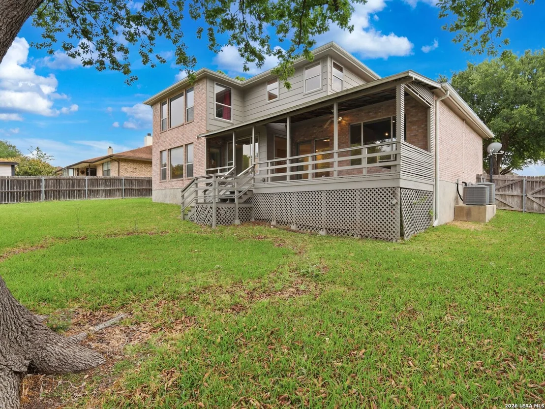 Photo of 968 Queens Dr.