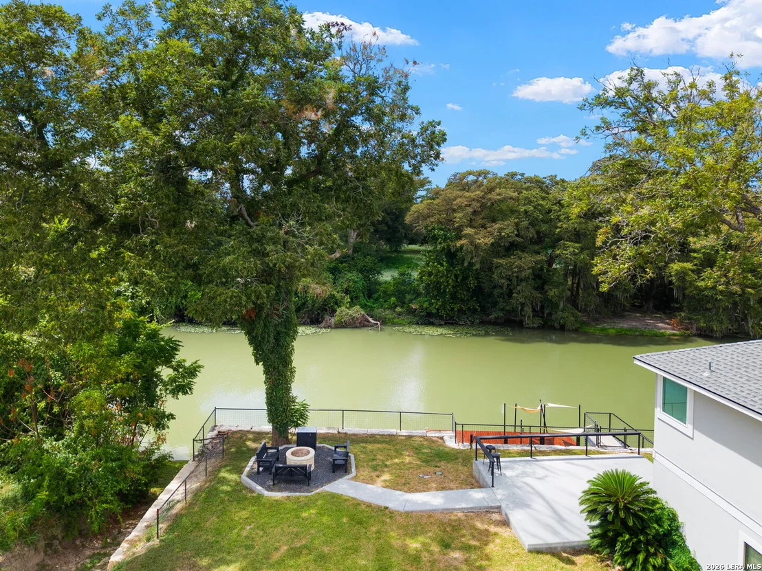 Photo of 34 river oak