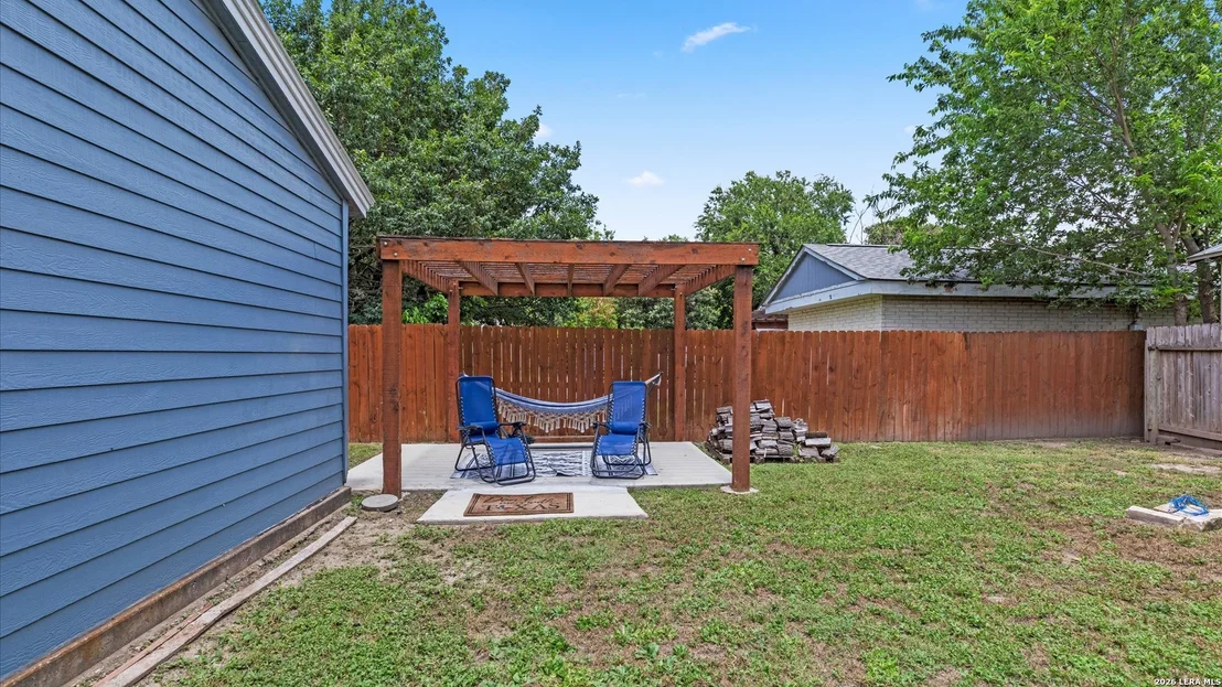 Photo of 128 RIVERVIEW RD