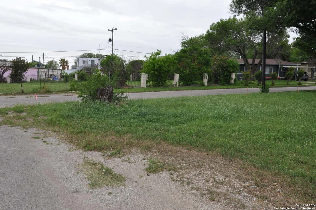 Photo of 411 ADRIAN DR