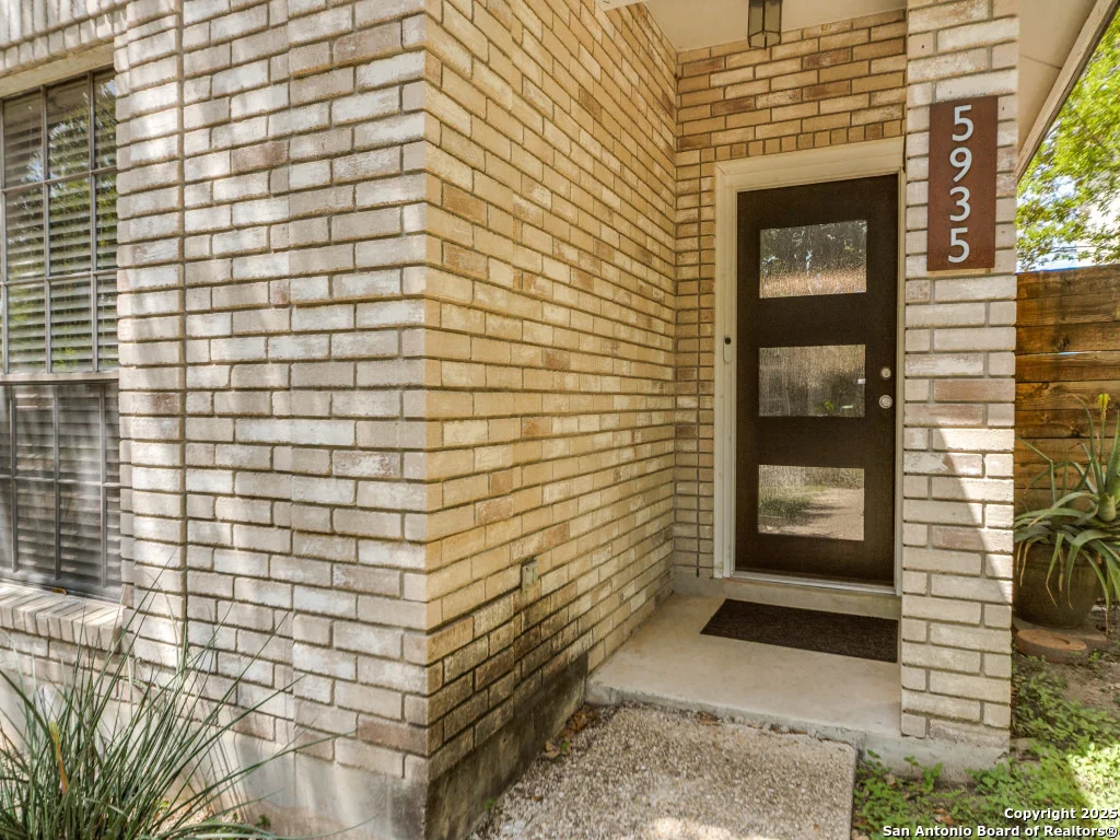 Photo of 5935 Heather View