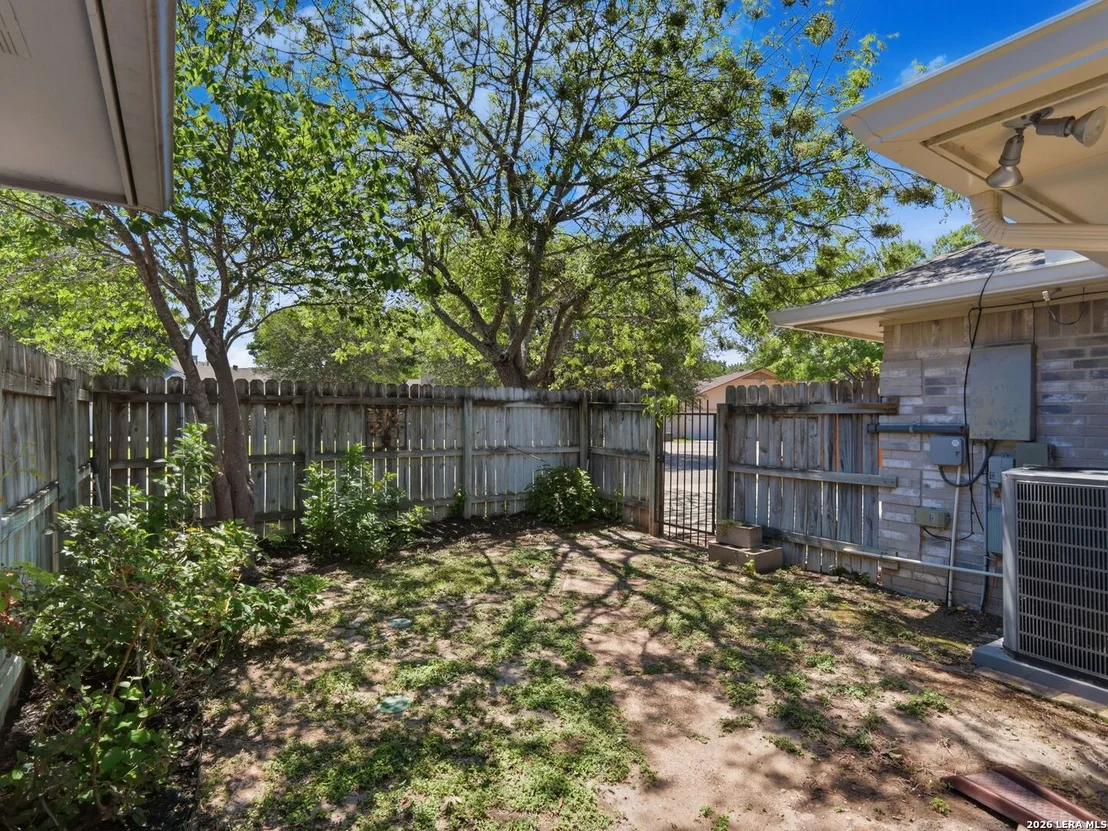 Photo of 526 Riverside Dr