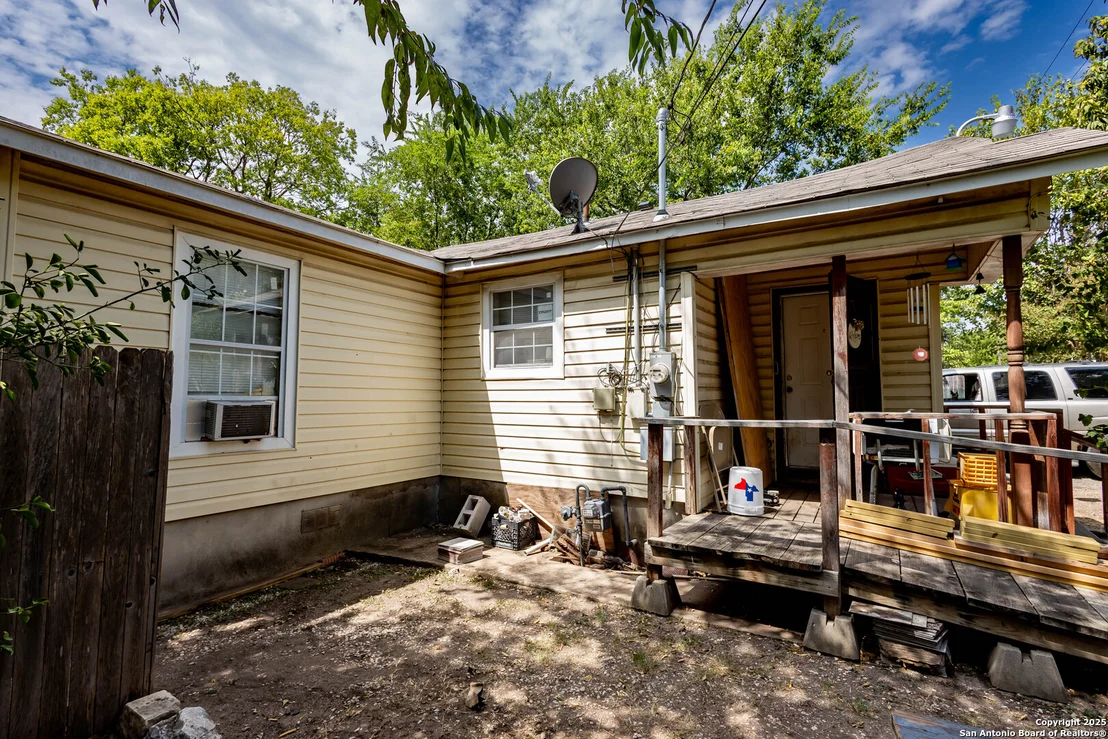 Photo of 2040 W Laurel