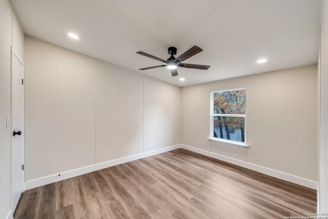 Photo of 551 BIG OAK DR