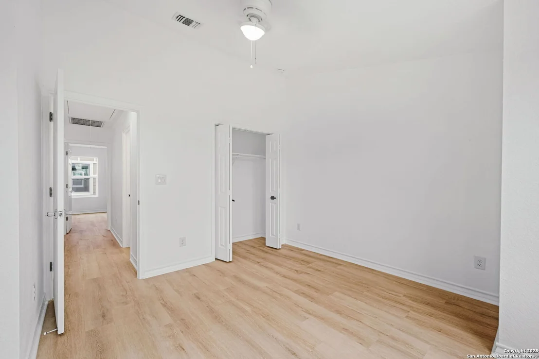 Photo of 1502 S Walters